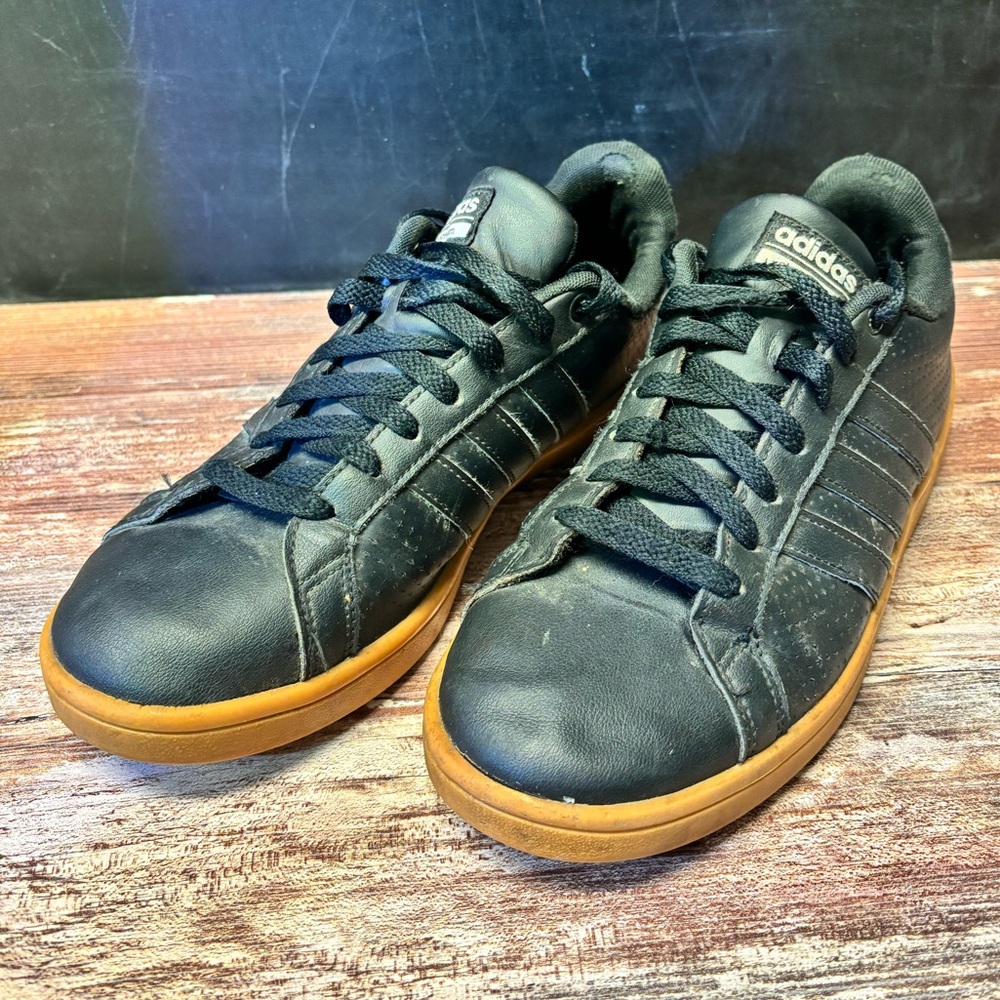 Adidas | Black Gum Cloudfoam Advantage Sneakers Shoes Classic Trendy, Size 8M